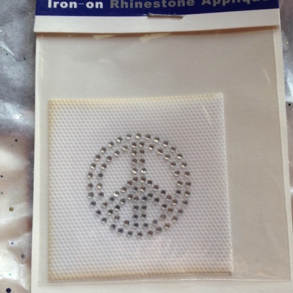 Hot Fix Iron on Rhinestone Peace Sign Sewing Iron - Picture 8 of 8